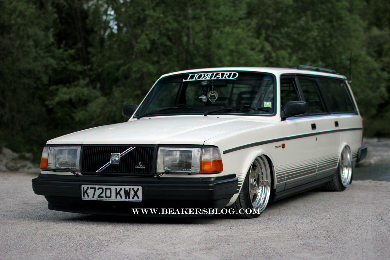 classandcars:  Oh damnit. Guess I’m lowering the Volvo.