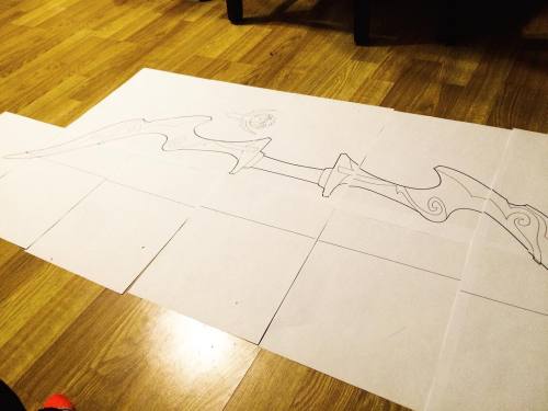cosplay-queens:  itslisalouwho via cosplay-queens @volpinprops is making my propmaking a lot easier with his Nightingale Bow blueprint! It’s my favorite now in Skyrim
