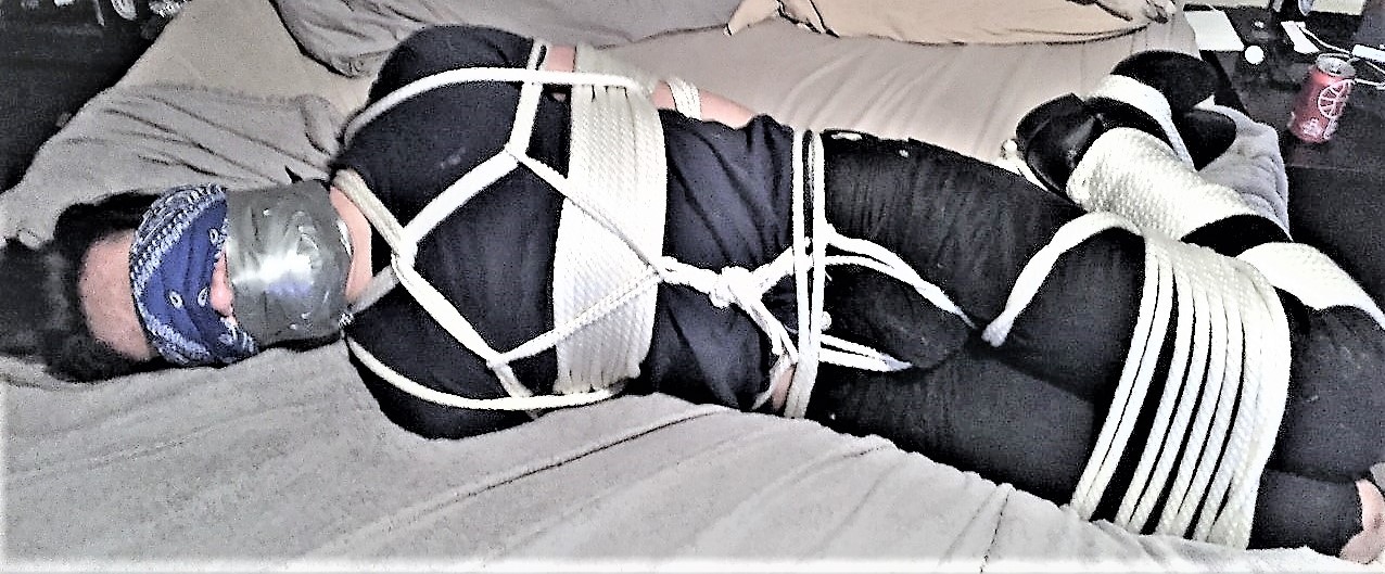 georgebondage: tiedupinrope:  Now THIS is how real good ROPE bondage should always