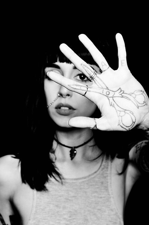 hannahpixiepixie:  Hannah Snowdon’s palm tattoo requested by angelle-world, photo by walnutwax