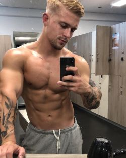 Porn photo realhankmccoy:txmuscle69-blog:Kinda like