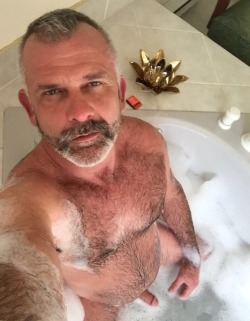 alanh-me:  107k+ follow all things gay, naturist and “eye catching”  