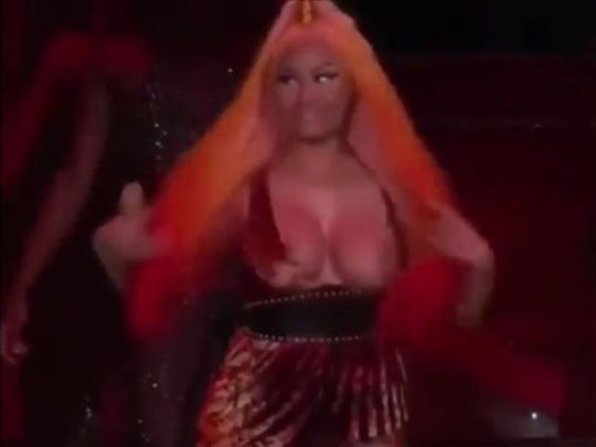 Porn photo Nicki Minaj Flashing Her Big Tits During Concert