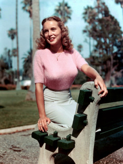 20th-century-man:  Janet Leigh  That&rsquo;s a sweater girl!