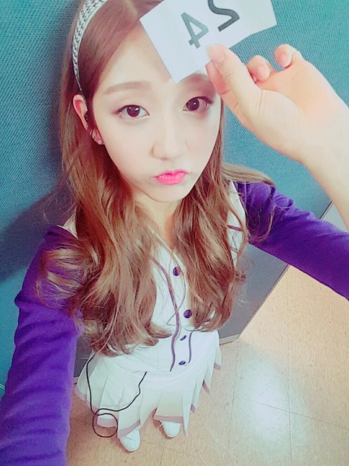 korean-dreams-girls:YeIn (Lovelyz) - Selca