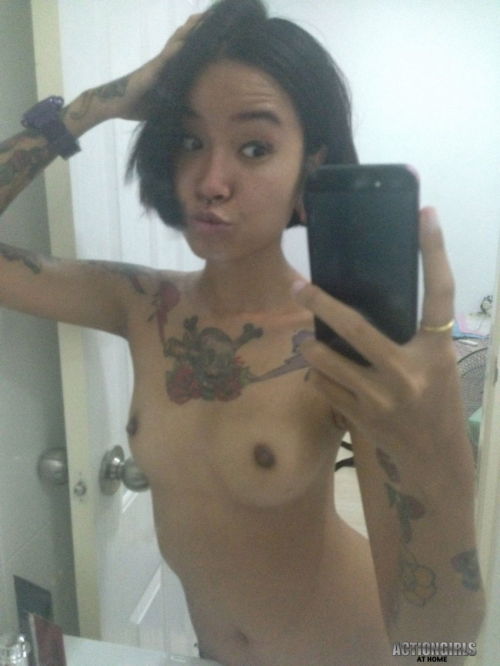 ghostsareassholes:  Jariya selfies! 