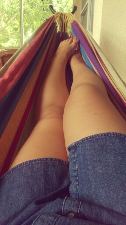 roseisnotred:  stumblering:  Hammock.  (Keep caption intact)  BEAUTY IN BLUE 🌹💝👄🌹💝👄