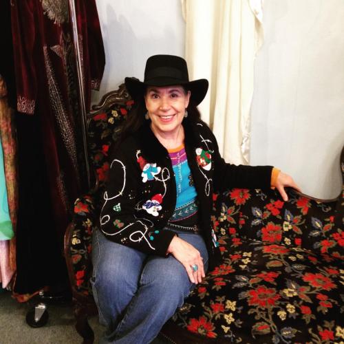 Toni looks fantastic in this wool felt hat! #hats #vintagehats #cowboyhats #pollysuesvintageshop