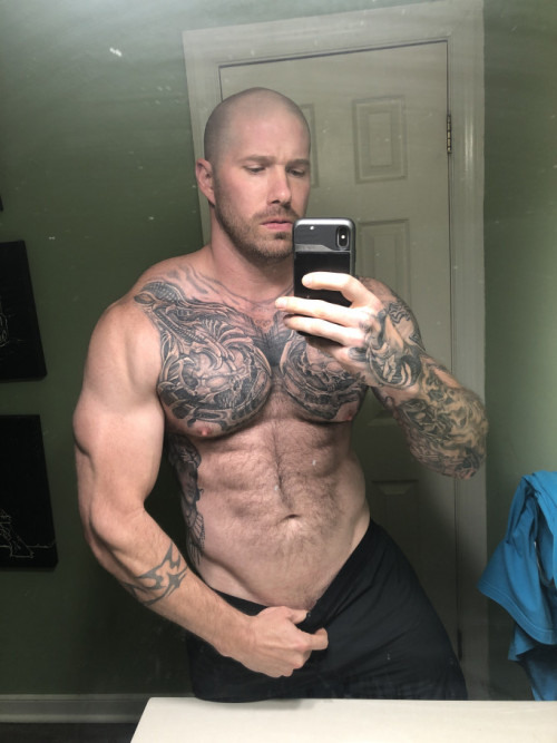 jockshock:twitter.com/JOCKSHOCK3