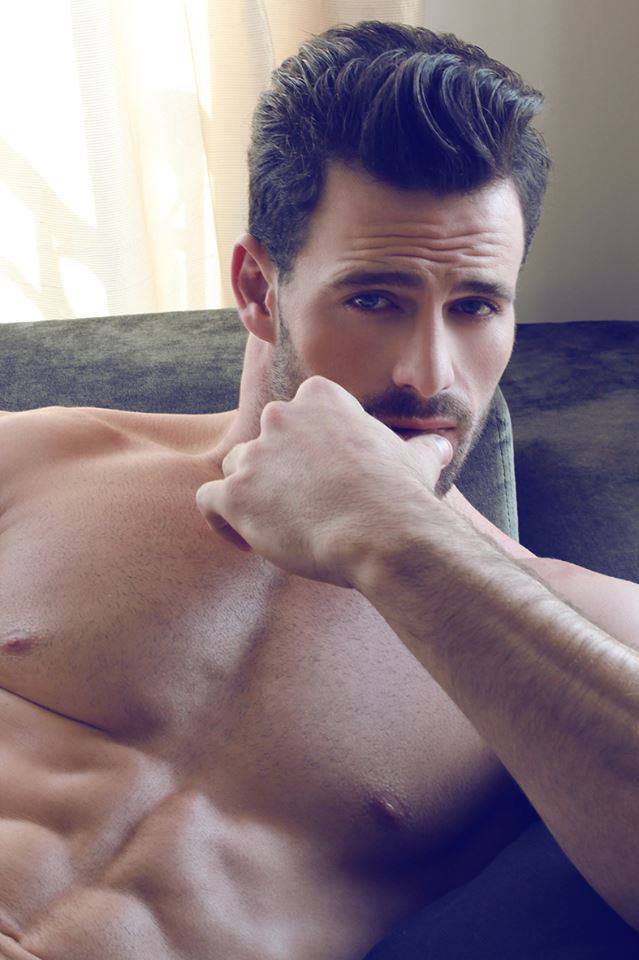 hunkopedia:  Follow Hunk’o’pedia for more hot guys!
