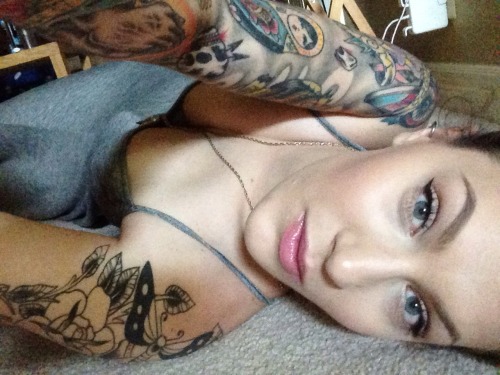 abchannahxyz:  Get bent ✌️ 