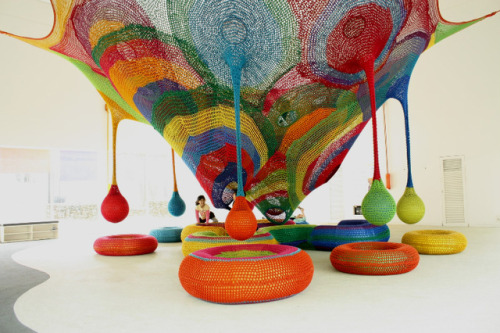 wetheurban:Crochet Playgrounds by Toshiko Horiuchi MacAdamJapanese artist Toshiko Horiuchi-MacAdam i