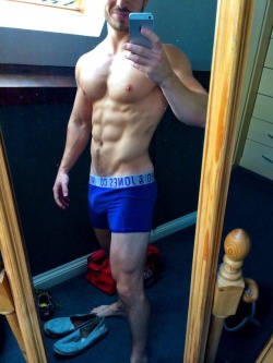 txguy25:  Dude looking good and their bulges looking great waiting to be sucked