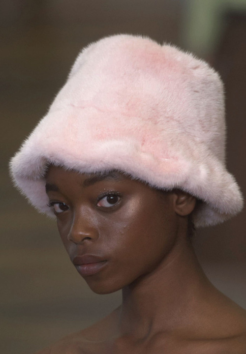 driflloon: olivia anakwe @  ulyana sergeenko fw18  