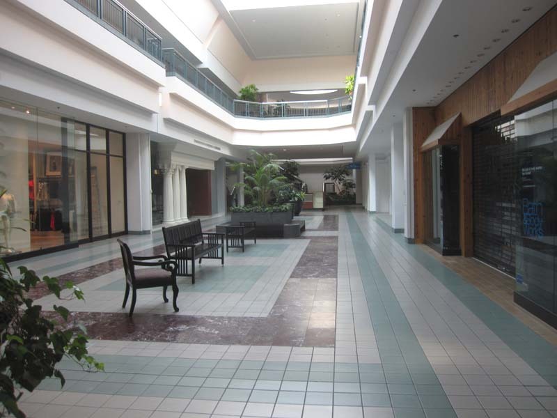 dead-malls:  Macon Mall. Macon, GA. opened 1975. over 70% vacant.