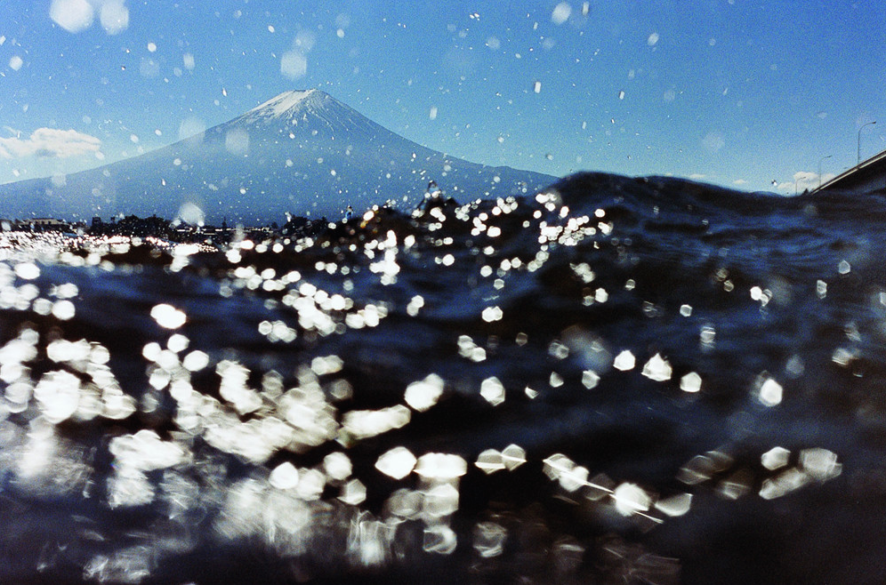 riggu:  half awake and half asleep in the water by Narahashi Asako
