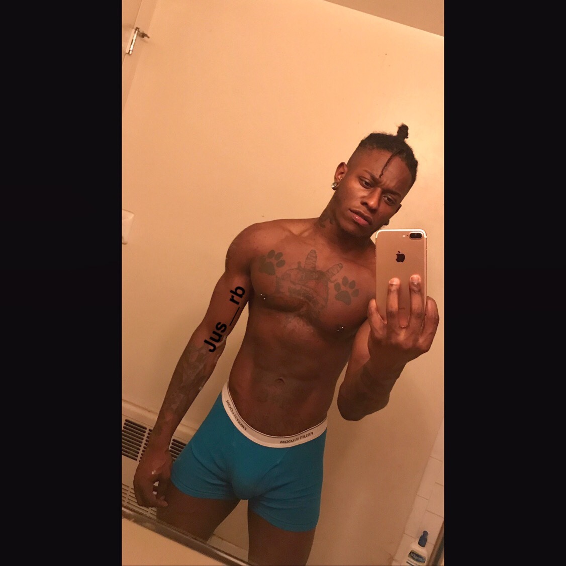 santanasfantasy:  Single Lil chocolate nigga with a taste for vanilla