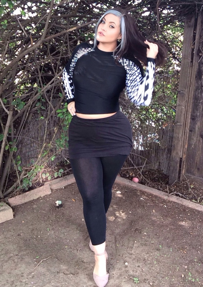 ready4whteva:  killerkurves:  funkypeaches:  I call this outfit “Small and Humble”