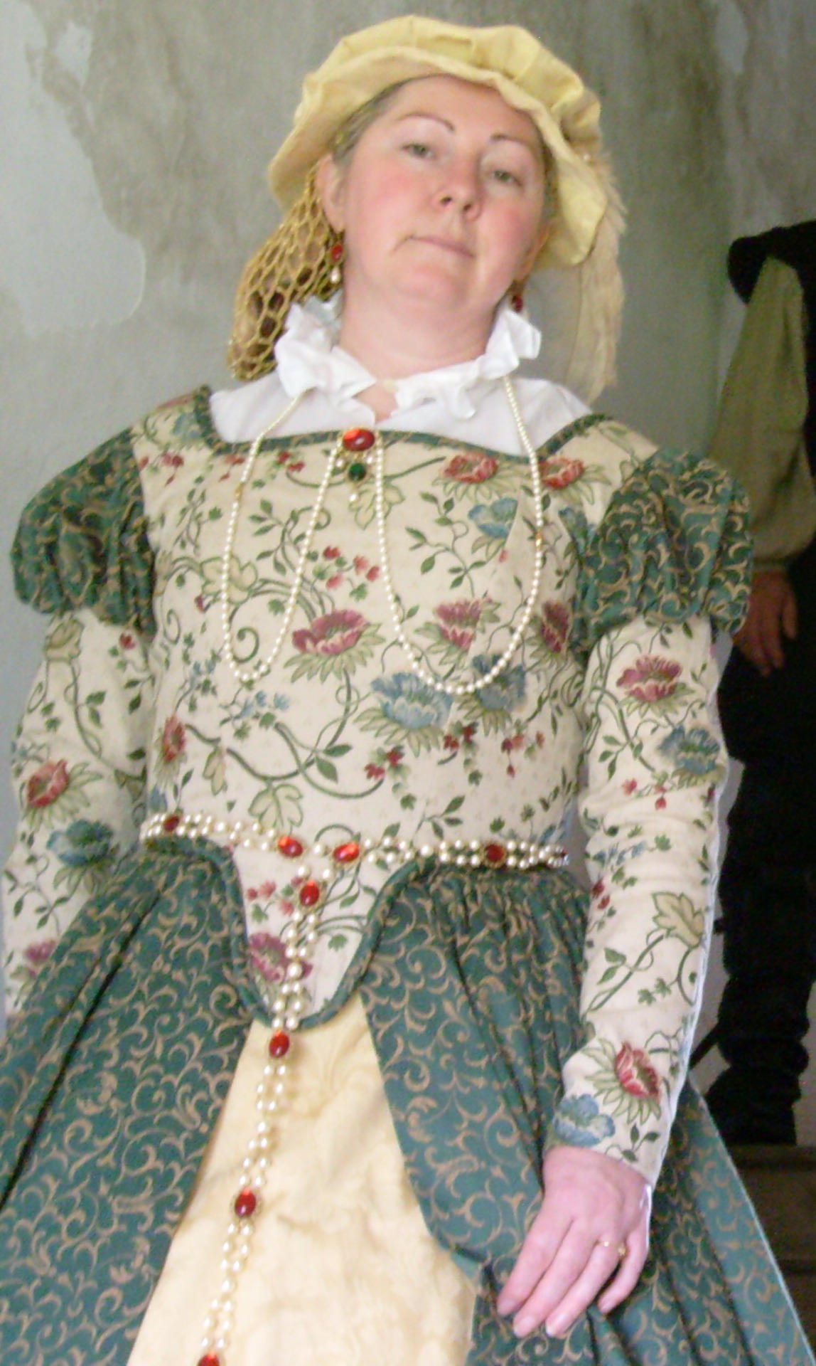 Elizabethan Green Gown. | Tudor Costume