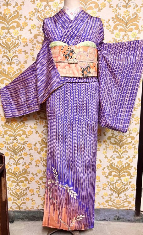 Glorious sanpogi* with romantic fuji (wisteria) pattern, paired with a sakura/cherry blossoms and bo