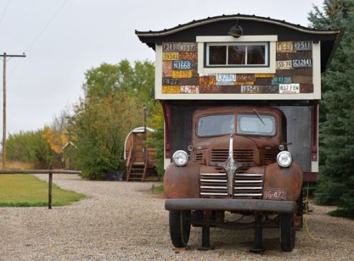 magicalhomesandstuff - I like the idea of this old truck,...