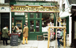 ercuillium:  Shakespeare and company by Marcdantes