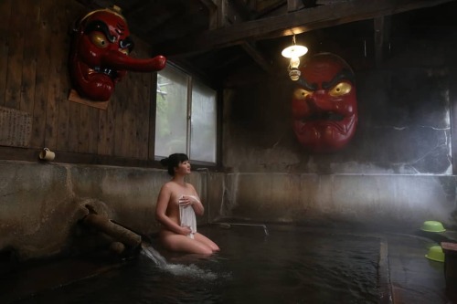 大好きな 栃木県にある北温泉の天狗の湯 ・ おっきな天狗様に見守られながらの入浴はリラックス ・ この年末年始に絵馬を飾りました！ 見つけられるかなー？ ・ ☆イベント情報☆ しずかちゃんと混浴ができ