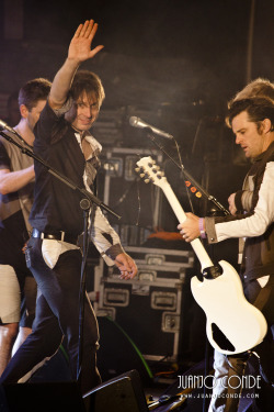 franzyfrenzy:  Alex Kapranos at Paredes de Coura Festival, Portugal 21.08.14 by Juanjo Conde  