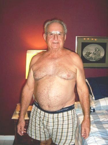 oldies4me:  silverdaddiesflicks:  I love Silverbear but I just suck cock  Mmmm where do I find me one of you