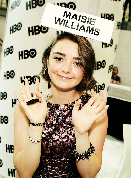 iheartgot:Maisie Williams attends the GOT cast autograph signing at Comic Con (2014)