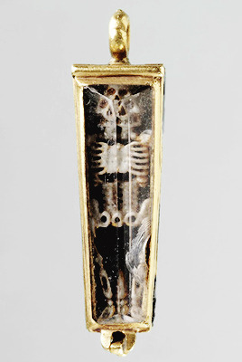 vintagegal:Memento mori pendant, made in France, 16th century