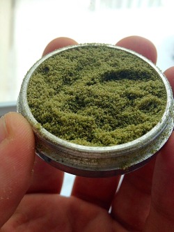 sirsmokessalot:  The way my grinder produces keif 😋😍💣💣💣