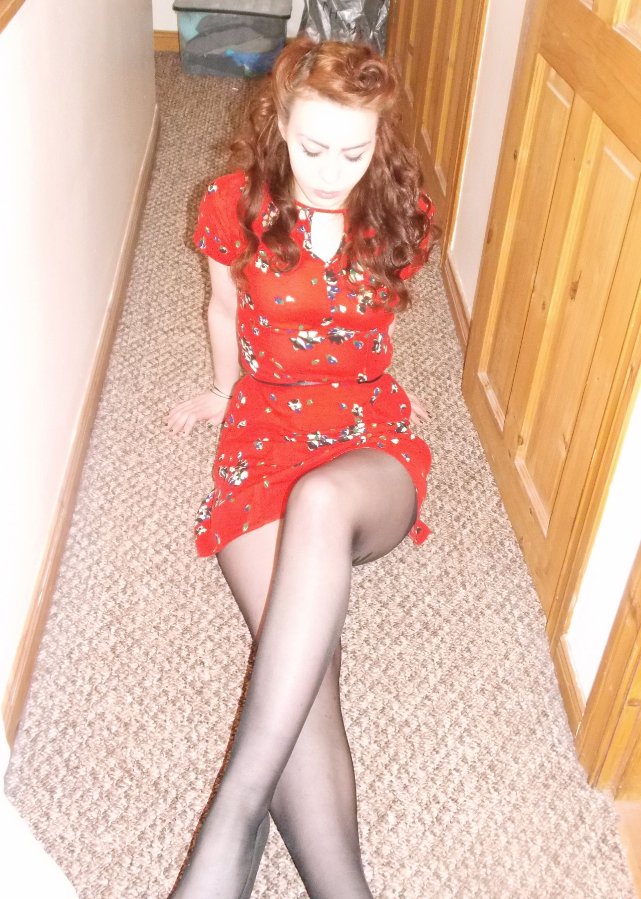 rosieivory:  Tights,dress,rolls; a pinups staple