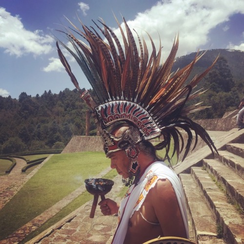 mexicaheart: The ceremony of the summer solstice at the Otomi Temple. Cultura Mexica.