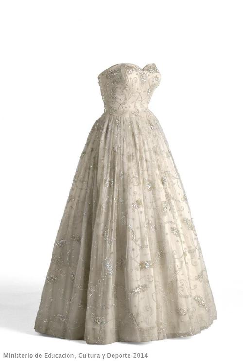 omgthatdress: Evening Dress Cristobal Balenciaga, 1955-1960 Museo del Traje