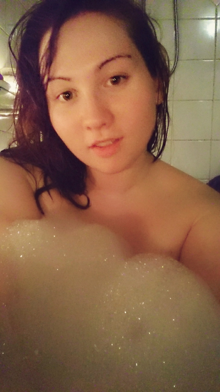misspatisserie:  I had a really long bath this evening and I feel super cute. I think