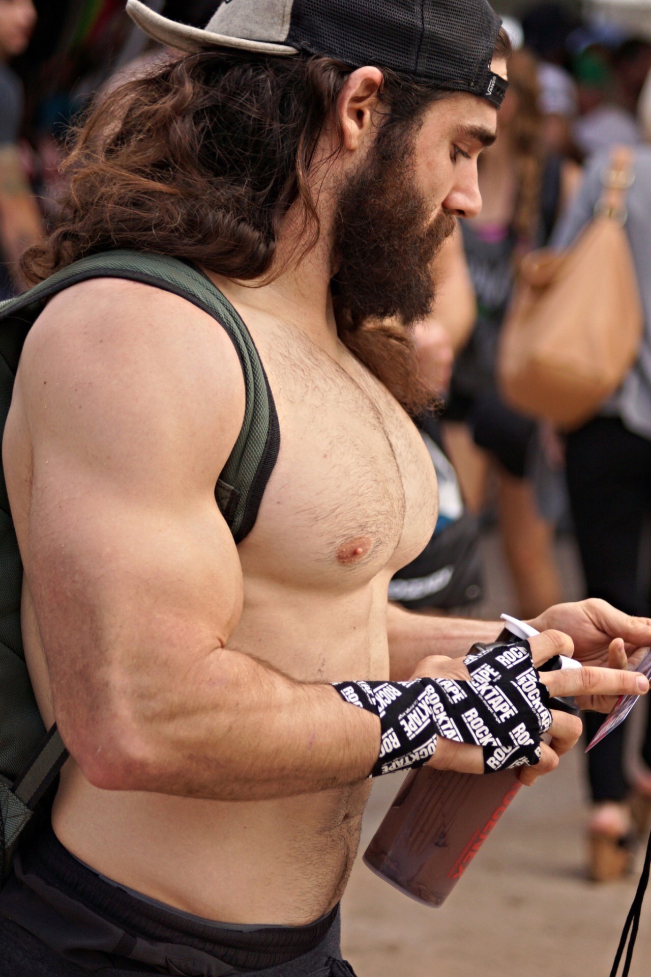 bearmuscleworship:  Those pillows on his chest 