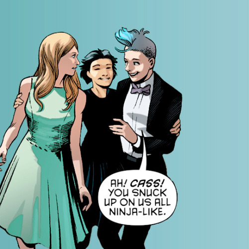 acejasontodd: We promised Cass we would go with her tonight. Cass, Harper, &amp; Steph on Detective 