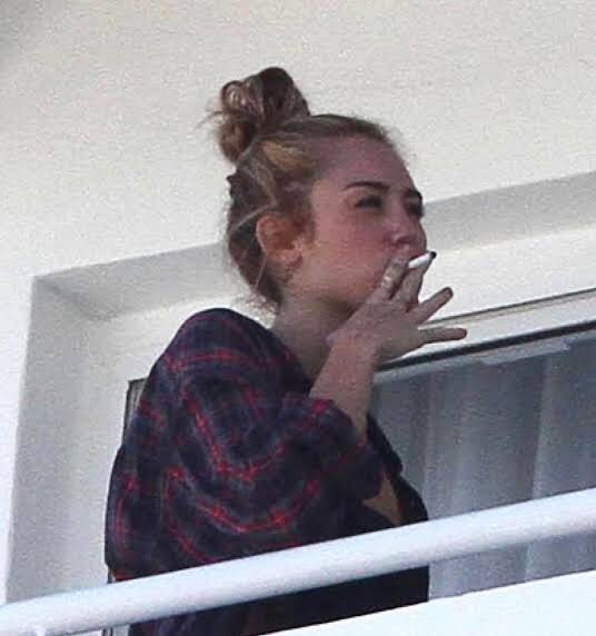 Smoking Celebs 2021