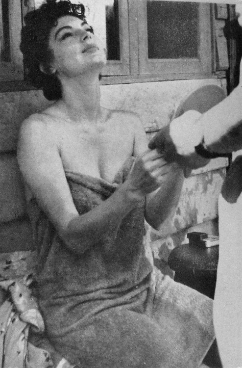 gatabella:Ava Gardner, c.1954