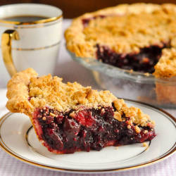 foodffs:  Bumbleberry Crumble PieReally nice