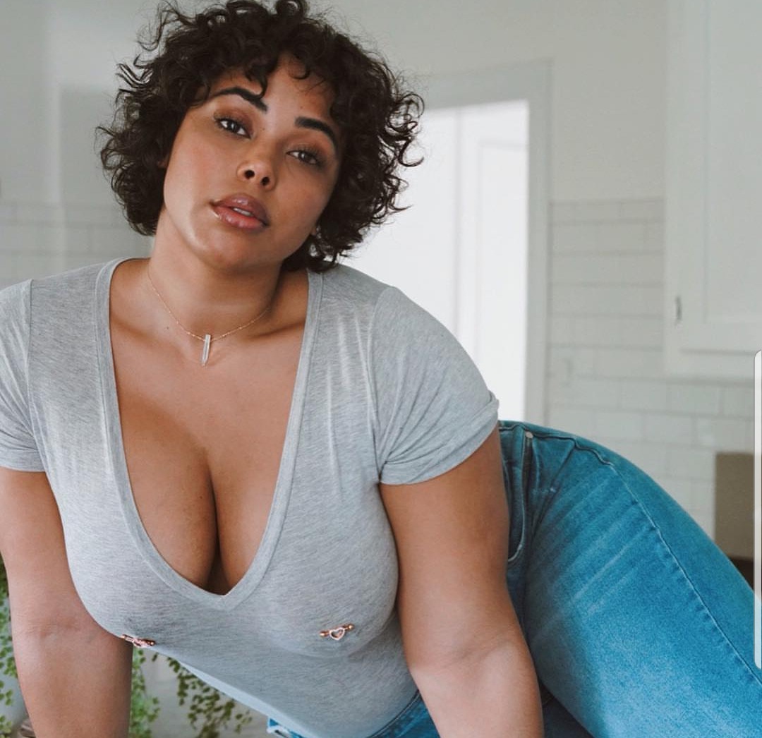 callieluva:  sochill24:  We need more beautiful big girls like this 🤤  Damn she