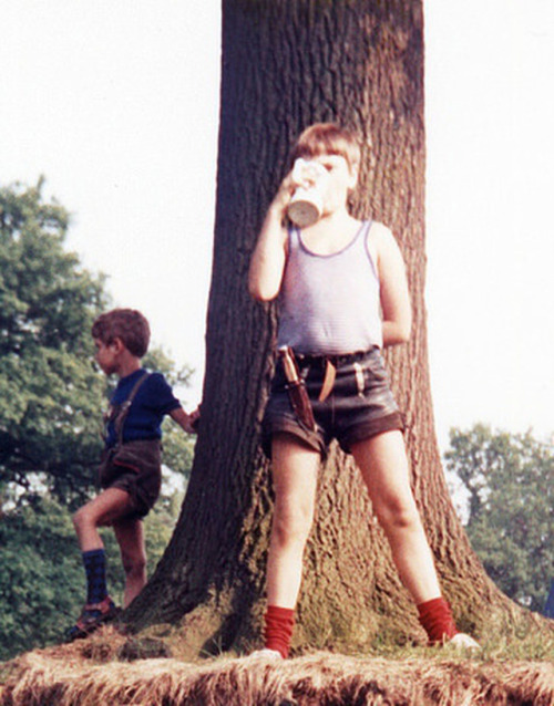 shortleatherpant - Fesseln in kurzer Lederhose