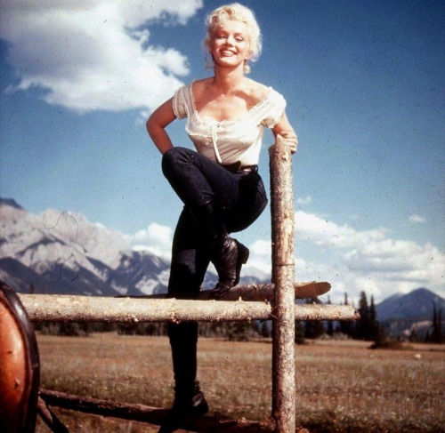 marilynmonroevideoarchives: Marilyn Monroe on set of “River Of No Return” 1953