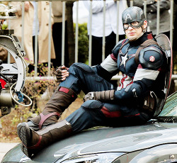  Chris Evans as Captain America at the set