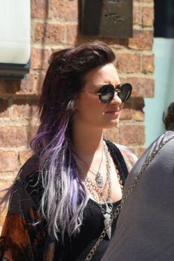 dlovato-news:  JUNE 20th - out and about in Tribeca, New York (more pictures on our gallery) 