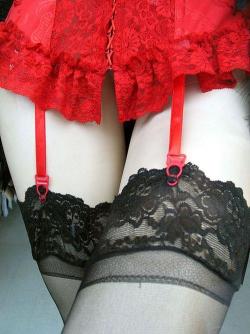 lightmelove:  Details in Black and Red…