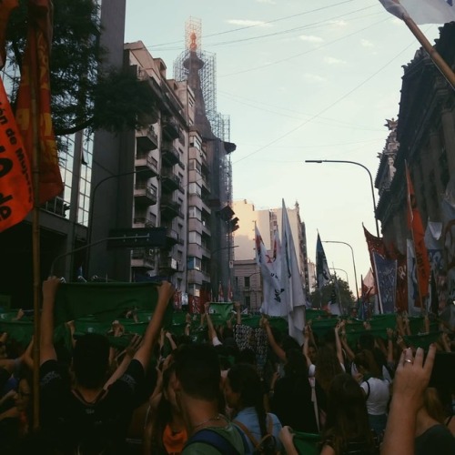 Las calles vestidas de verde Verde esperanza Verde libertad Verde Venus Verde vida Verde que empoder