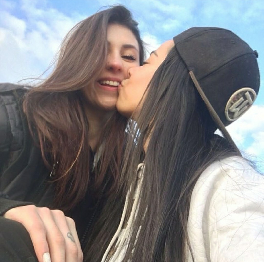 idrathergoforgirls:  x