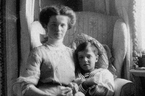 imperial-russia: Alexei Nikolaevich and his two elder sisters Grand Duchesses Olga and Tatiana.  The